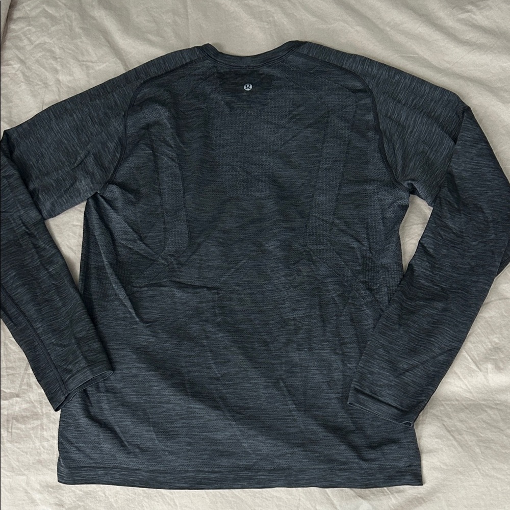 Lululemon Athletica Men's Gray Long Sleeve Shirt